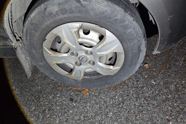 Used Jinbei New Hiace X30L 2016 1.3L Wealth Edition Van DLCG12 Right Front Wheel Hub