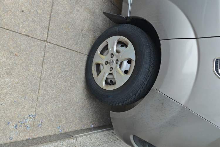 Used Jinbei New Hiace X30L 2016 1.5L Wealth Edition Van DLCG14 Right Front Wheel Hub