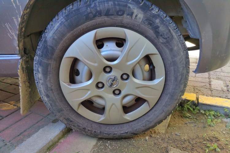 Used Jinbei New Hiace X30L 2016 1.3L Wealth Edition DLCG12 Right Front Wheel Hub
