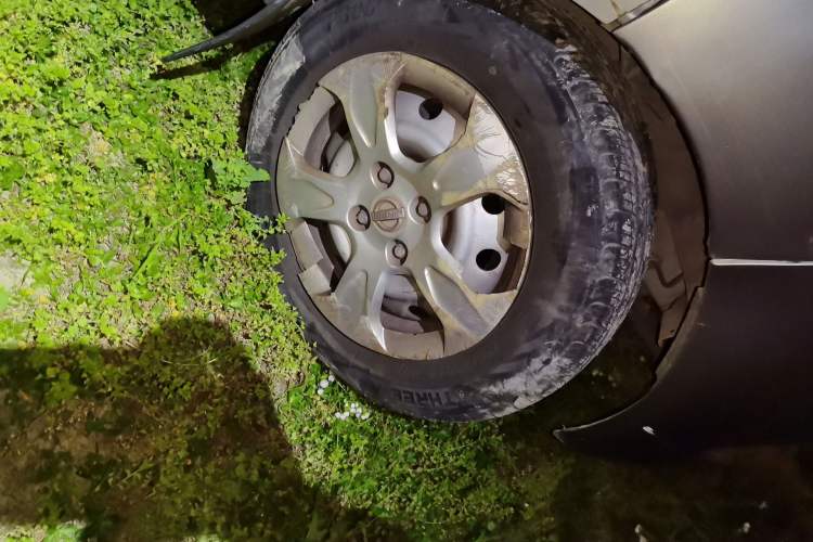 Used Jinbei New Hiace X30L 2016 1.5L Wealth Edition DLCG14 Right Front Wheel Hub
