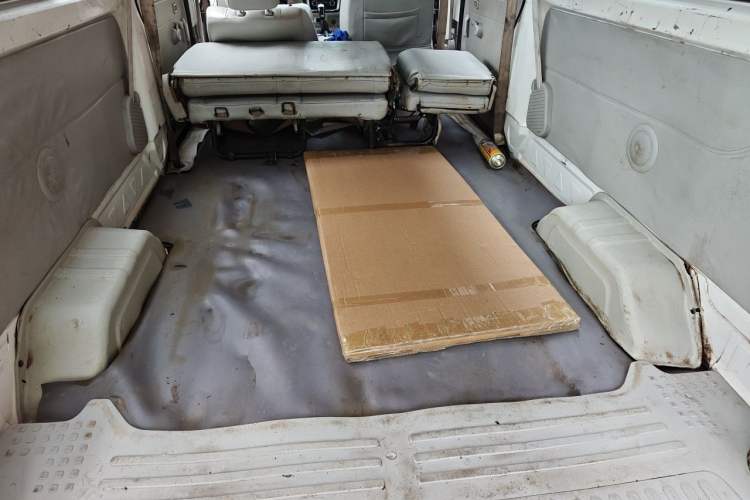 Used Jinbei New Hiace X30L 2016 1.3L Wealth Edition DLCG12 Trunk