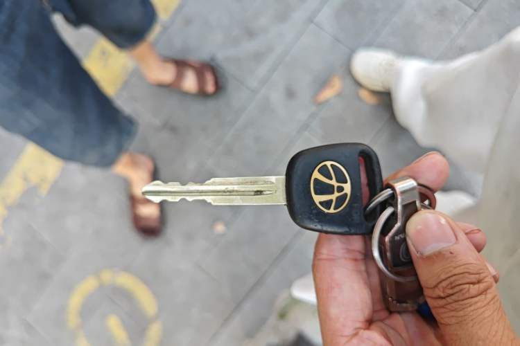 Used Jinbei New Hiace X30L 2016 1.5L Wealth Edition DLCG14 Vehicle Key