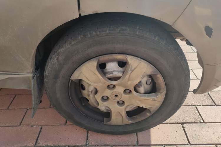 Used Jinbei New Hiace X30L 2016 1.3L Wealth Edition DLCG12 Right Front Wheel Hub