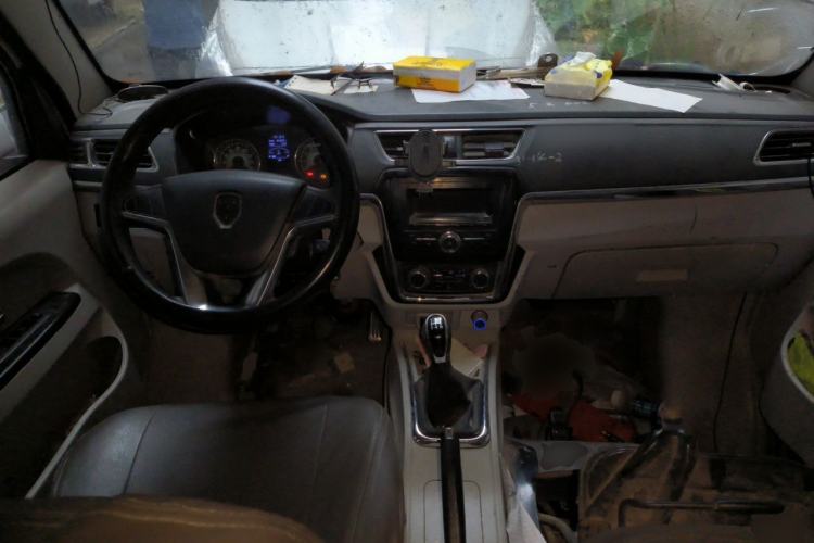 Used Jinbei New Hiace X30L 2016 1.5L Wealth Edition DLCG14 Center Console