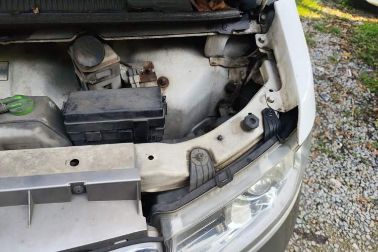Used Jinbei New Hiace X30L 2016 1.5L Business Edition Van DLCG14 Engine Bay Left