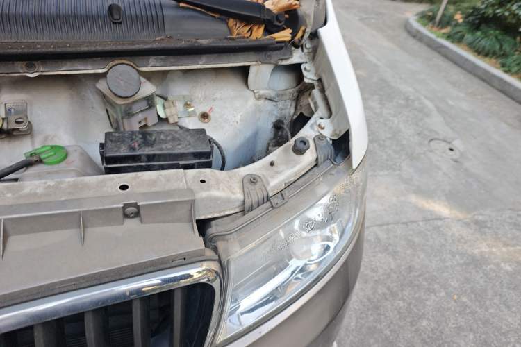 Used Jinbei New Hiace X30L 2016 1.5L Wealth Edition DLCG14 Engine Bay Left