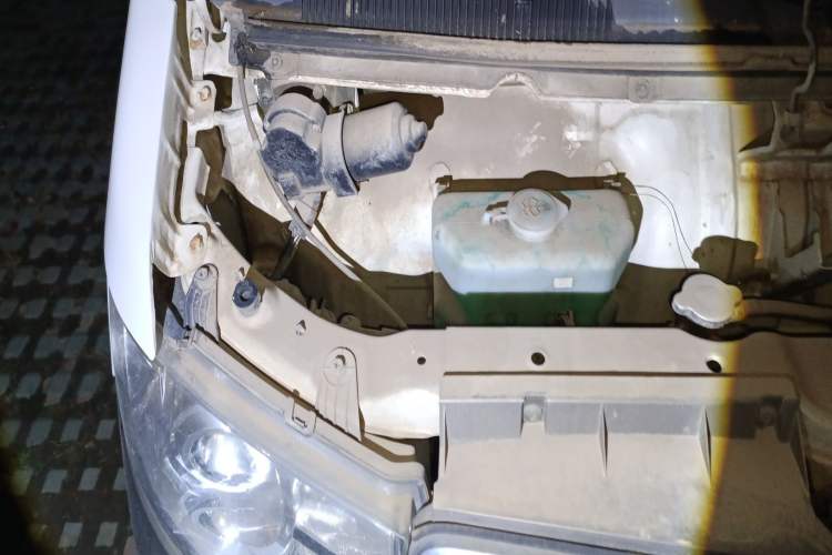 Used Jinbei New Hiace X30L 2016 1.5L Wealth Edition DLCG14 Engine Bay Right