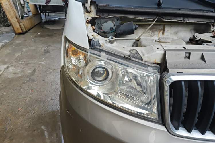 Used Jinbei New Hiace X30L 2016 1.5L Wealth Edition Van DLCG14 Right Front Headlight