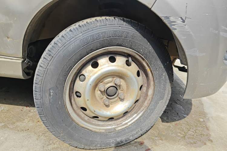 Used Jinbei New Hiace X30L 2016 1.3L Wealth Edition DLCG12 Right Front Wheel Hub