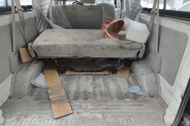 Used Jinbei New Hiace X30L 2016 1.5L Business Edition Natural Gas DLCG14 Trunk