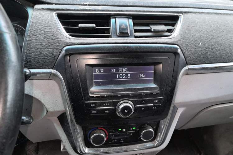 Used Jinbei New Hiace X30L 2016 1.5L Wealth Edition DLCG14 Audio And AC Panel