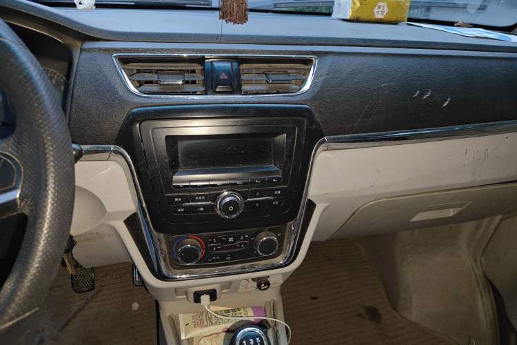 Used Jinbei New Hiace X30L 2016 1.5L Wealth Edition Van DLCG14 Audio And AC Panel