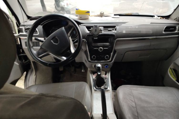 Used Jinbei New Hiace X30L 2016 1.5L Wealth Edition DLCG14 Center Console