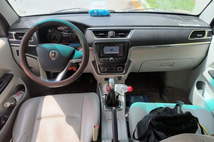 Used Jinbei New Hiace X30L 2016 1.3L Wealth Edition DLCG12 Center Console