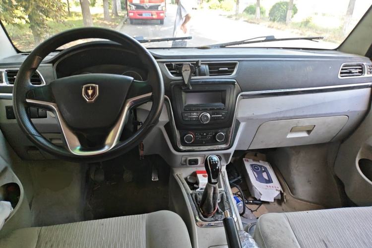 Used Jinbei New Hiace X30L 2016 1.5L Wealth Edition DLCG14 Center Console