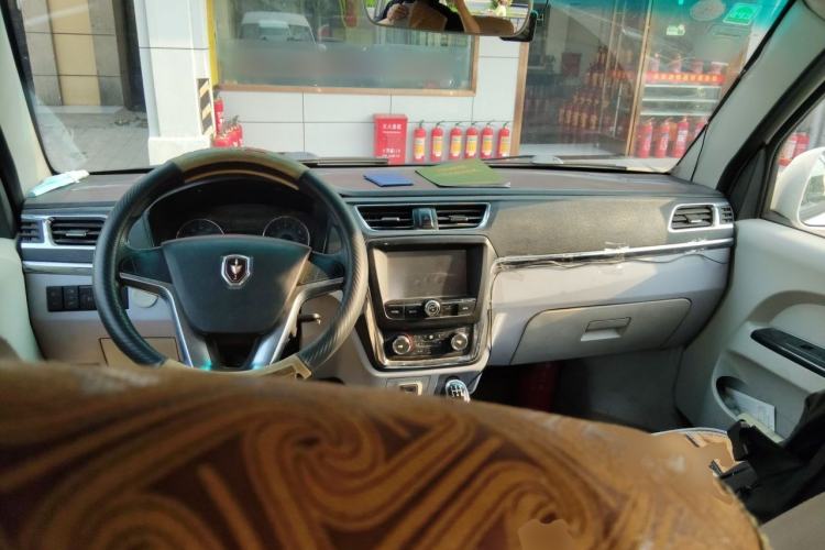 Used Jinbei New Hiace X30L 2016 1.5L Business Edition Van DLCG14 Center Console