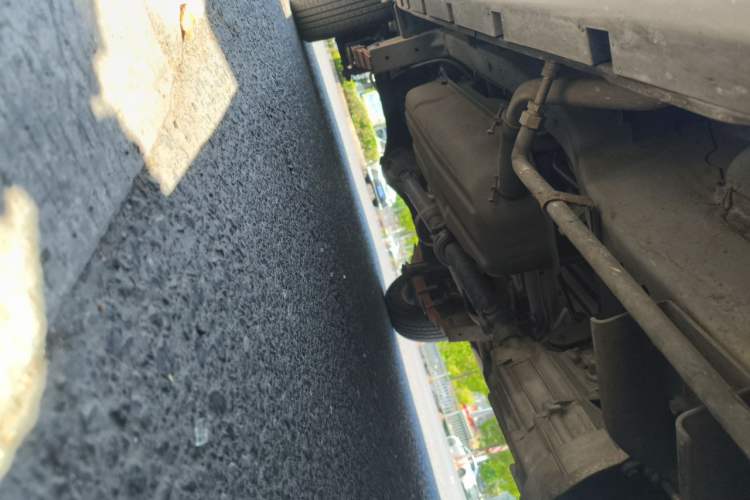 Used Jinbei New Hiace X30L 2016 1.3L Business Edition Van DLCG12 Chassis Front Right