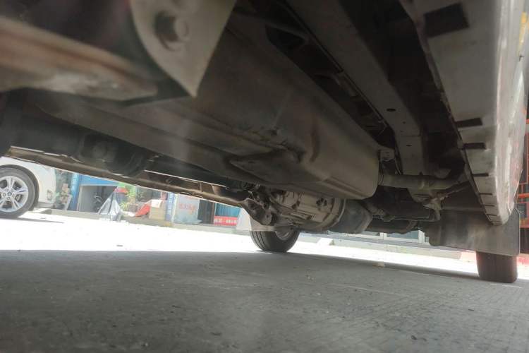 Used Jinbei New Hiace X30L 2016 1.5L Business Edition DLCG14 Chassis Rear Right