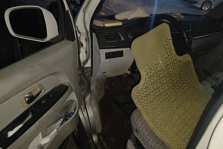 Used Jinbei New Hiace X30L 2016 1.5L Wealth Edition Van DLCG14 Driver Seat