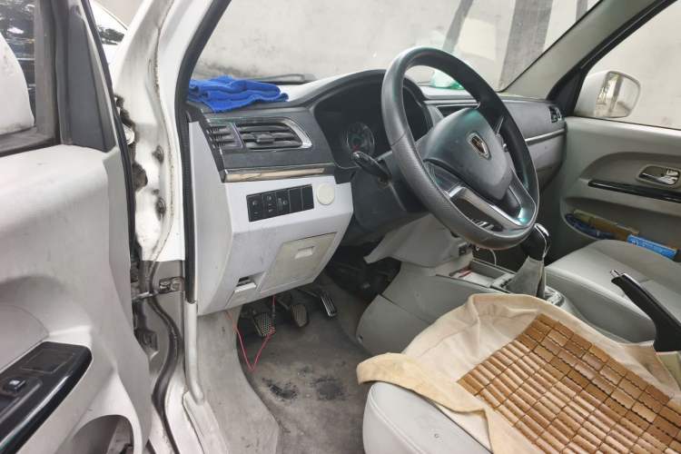 Used Jinbei New Hiace X30L 2016 1.5L Wealth Edition DLCG14 Driver Seat