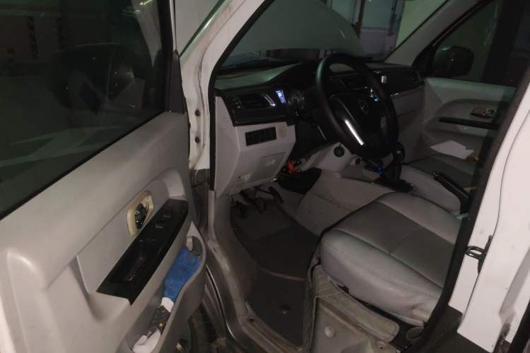 Used Jinbei New Hiace X30L 2016 1.5L Wealth Edition DLCG14 Driver Seat