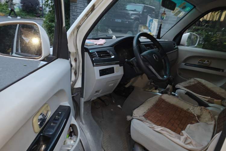 Used Jinbei New Hiace X30L 2016 1.5L Wealth Edition Van DLCG14 Driver Seat