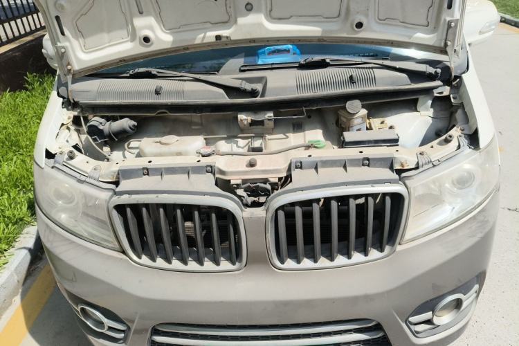 Used Jinbei New Hiace X30L 2016 1.3L Wealth Edition DLCG12 Engine Bay