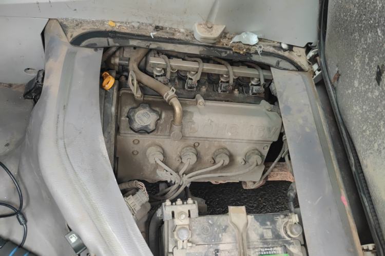 Used Jinbei New Hiace X30L 2016 1.5L Business Edition DLCG14 Engine Bay