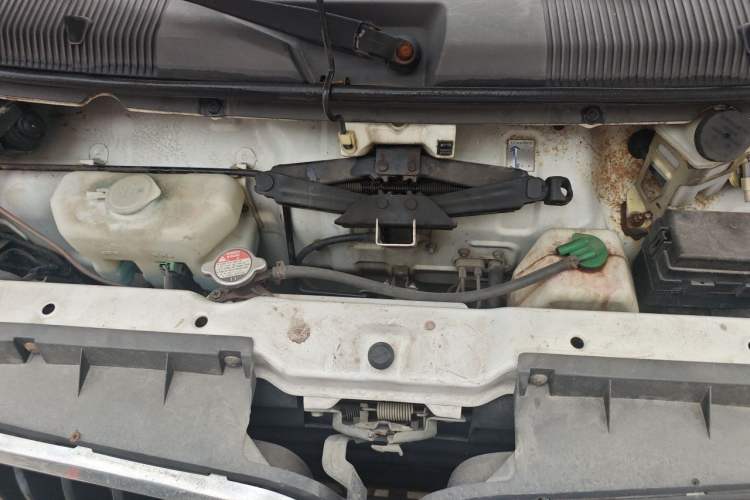 Used Jinbei New Hiace X30L 2016 1.3L Wealth Edition DLCG12 Engine Bay