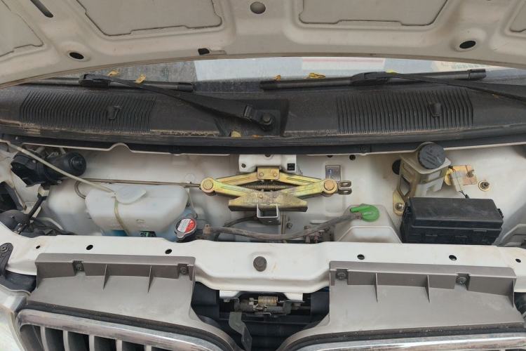 Used Jinbei New Hiace X30L 2016 1.5L Business Edition DLCG14 Engine Bay