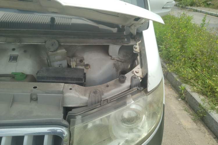 Used Jinbei New Hiace X30L 2016 1.3L Wealth Edition DLCG12 Engine Bay Left