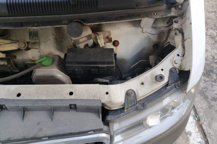 Used Jinbei New Hiace X30L 2016 1.3L Wealth Edition DLCG12 Engine Bay Left