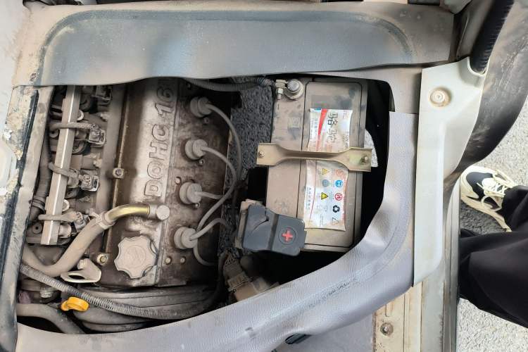 Used Jinbei New Hiace X30L 2016 1.5L Business Edition DLCG14 Engine Bay Left