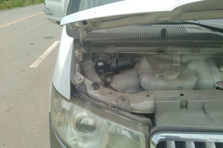 Used Jinbei New Hiace X30L 2016 1.3L Wealth Edition DLCG12 Engine Bay Right