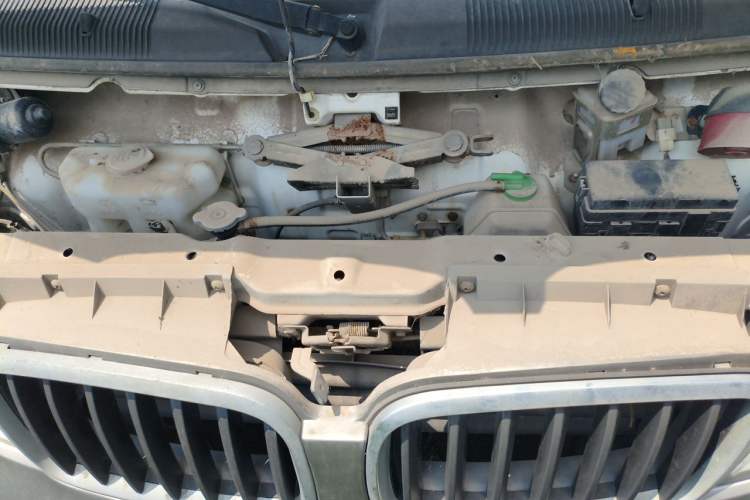 Used Jinbei New Hiace X30L 2016 1.3L Wealth Edition DLCG12 Engine Bay