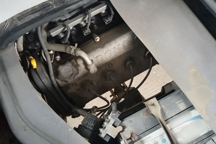 Used Jinbei New Hiace X30L 2016 1.5L Wealth Edition DLCG14 Engine Bay
