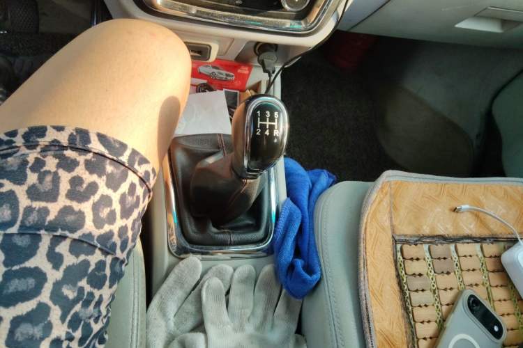 Used Jinbei New Hiace X30L 2016 1.5L Business Edition Van DLCG14 Gear Lever
