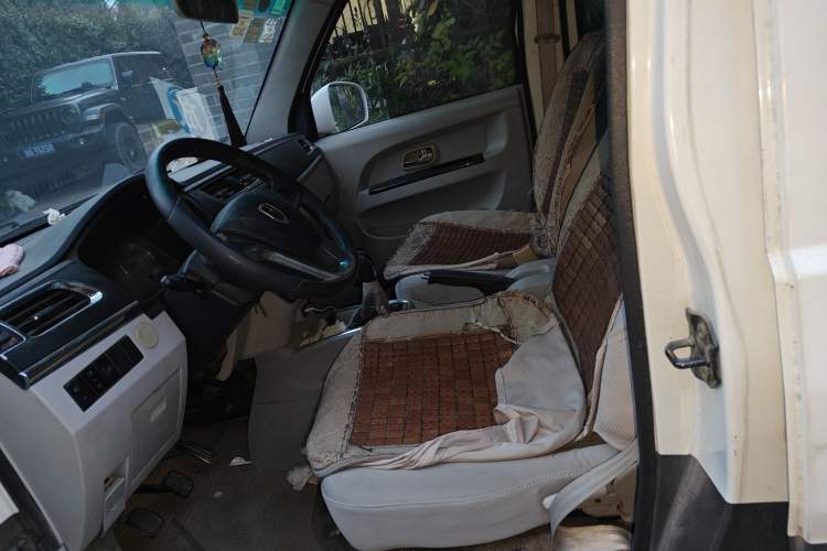 Used Jinbei New Hiace X30L 2016 1.5L Wealth Edition Van DLCG14 Left Front Seat