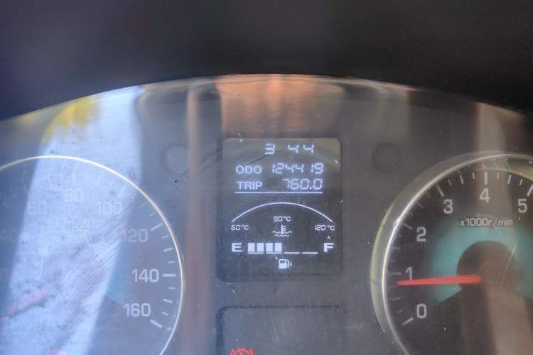 Used Jinbei New Hiace X30L 2016 1.3L Wealth Edition DLCG12 Odometer Close Up