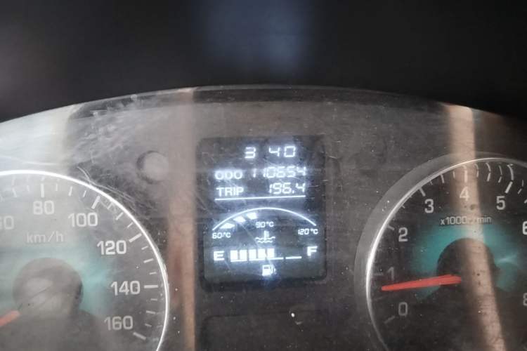 Used Jinbei New Hiace X30L 2016 1.5L Wealth Edition DLCG14 Odometer Close Up