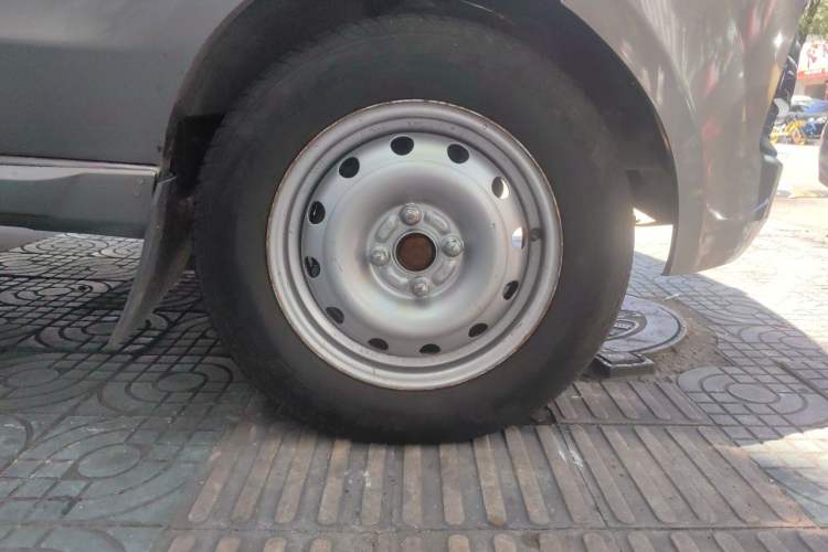 Used Jinbei New Hiace X30L 2016 1.3L Wealth Edition DLCG12 Right Front Wheel Hub