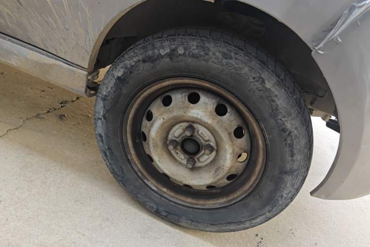 Used Jinbei New Hiace X30L 2016 1.5L Wealth Edition Van DLCG14 Right Front Wheel Hub