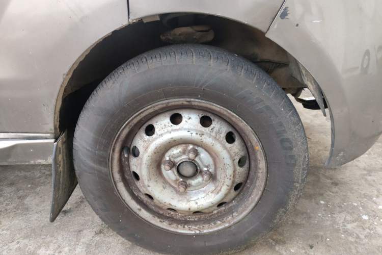 Used Jinbei New Hiace X30L 2016 1.3L Wealth Edition DLCG12 Right Front Wheel Hub