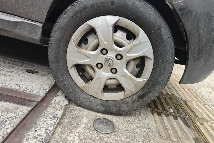 Used Jinbei New Hiace X30L 2016 1.5L Wealth Edition Van DLCG14 Right Front Wheel Hub