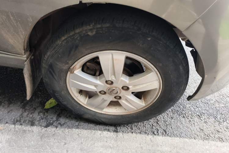 Used Jinbei New Hiace X30L 2016 1.5L Business Edition DLCG14 Right Front Wheel Hub