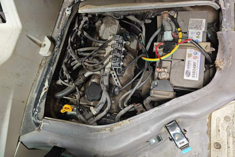 Used Jinbei New Hiace X30L 2016 1.5L Wealth Edition DLCG14 Engine Bay Left