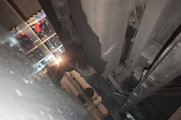Used Jinbei New Hiace X30L  Chassis Rear Right