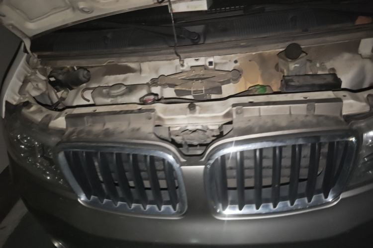 Used Jinbei New Hiace X30L  Engine Bay