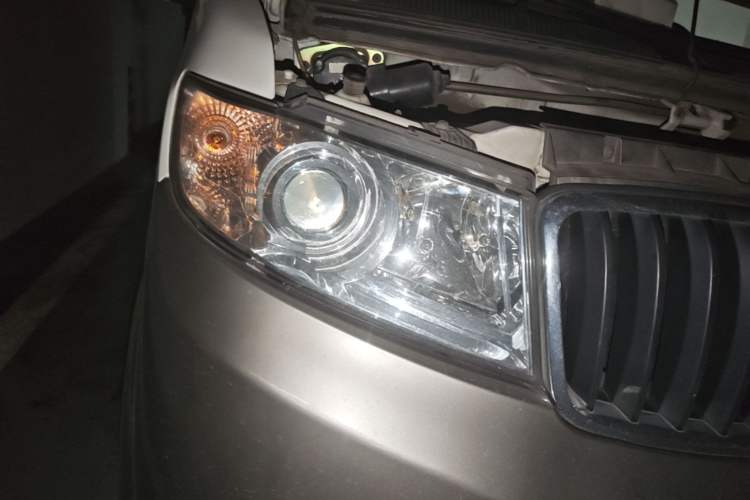 Used Jinbei New Hiace X30L  Right Front Headlight