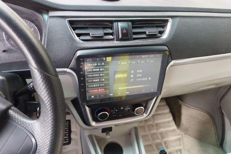 Used Jinbei New Hiace X30L 2018 1.5L Box Truck Wealth Edition DLCG14 Audio And AC Panel